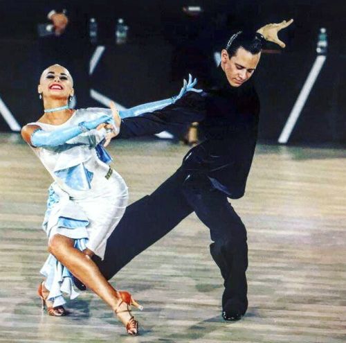 Воспитанники хабаровского ЦСБТ «Фантазия» выступили в двух международных турнирах по спортивным танцам во Вьетнаме и в Чехии. В копилке хабаровчан три высшие награды и четвертое место. Это была последняя проверка сил перед главным стартом сезона - Открытым чемпионатом страны в Москве.