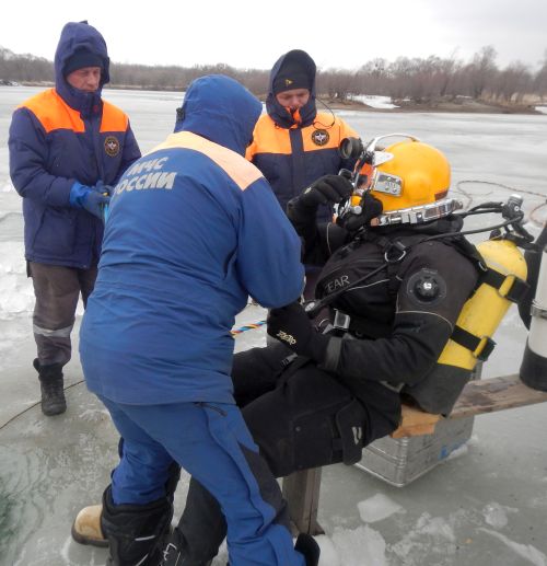 Региональный сбор водолазов МЧС на льду и подо льдом