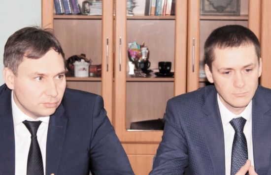 Заместитель председателя правительства области - начальник управления здравоохранения правительства области А. Жуков и гл. врач областной больницы Ф. Рябко