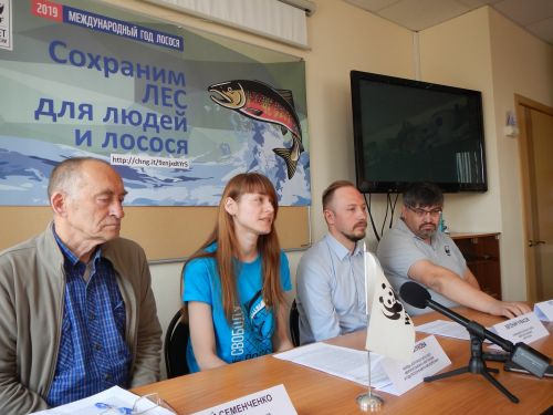 Чрезвычайная пресс-конференция. На фото (слева направо) Анатолий Семенченко; Ольга Чеблукова; Евгений Чувасов; Петр Осипов. Фото автора