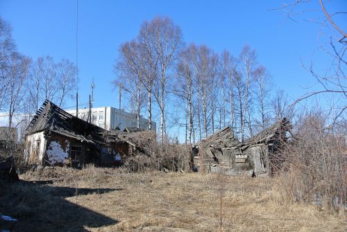 Руины на участке ООО «Офис-Центр» в центре Ванино. Фото автора