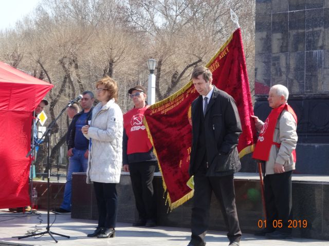 На сцене краевой депутат Вадим Воеводин