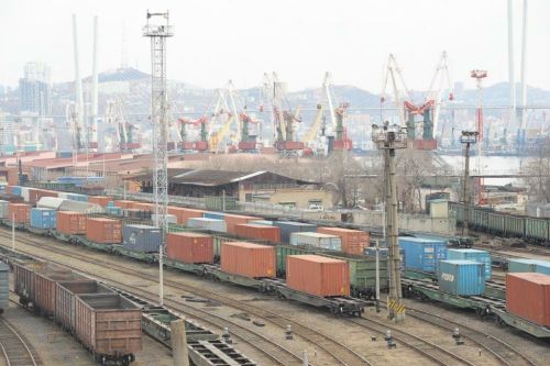 Предыдущий исторический максимум грузопереработки в 710 вагонов в сутки был достигнут 27 февраля текущего года. Фото автора