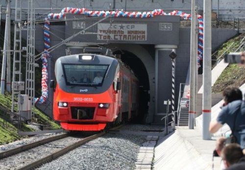 По проекту тоннель предназначался для маскировки и переброски бронепоездов и тяжелых артиллерийских установок в бухту Улисс в случае возможного нападения условного противника. Фото автора
