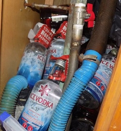 Тайники обнаруживаются в самых необычных уголках судов загранплавания. Фото автора