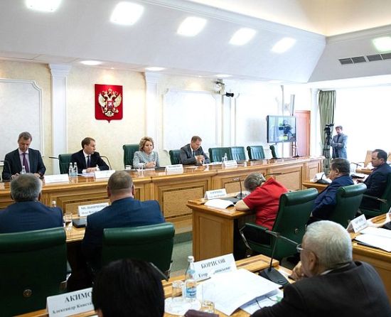 В Совете Федерации состоялся «открытый диалог» с министром по развитию Дальнего Востока и Арктики.