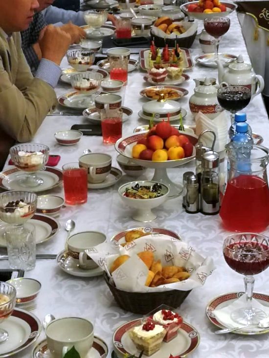 Стол ломился