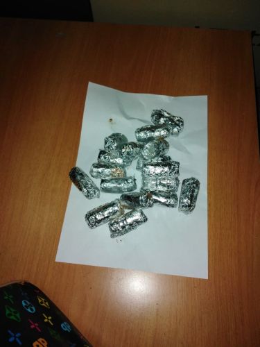 Пузырьки с опасным веществом женщина везла в Китай для продажи. Фото автора