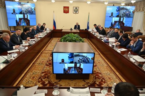 На совещании выяснилось, что предприятие может ждать рейдерский захват одного из учредителей. Фото пресс-службы губернатора