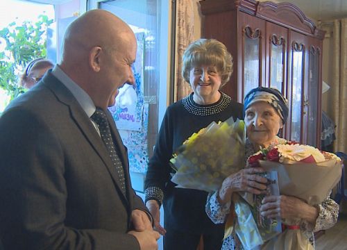 В Хабаровске 821 долгожитель- люди, достигшие возраста в 90 лет. 17 горожан в этом году перешагнули вековой рубеж. Фото пресс-службы мэрии Хабаровска