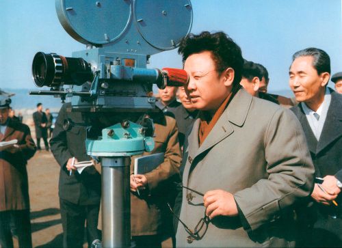 Ким Чен Ир принял личное участие в съемке фильма "Цветочница", включенного в 1972 году в Золотой фонд кинематографа КНДР. Фото из архива ЦТАК