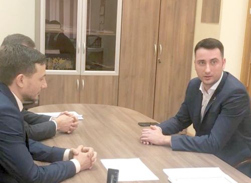 Депутат Госдумы Иван Пиляева  (справа) рассказал об инициативах ЛДПР в парламенте