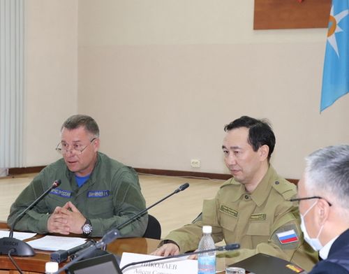 Министр МЧС РФ провёл в Ленске совещание по вопросу готовности Якутии к паводку