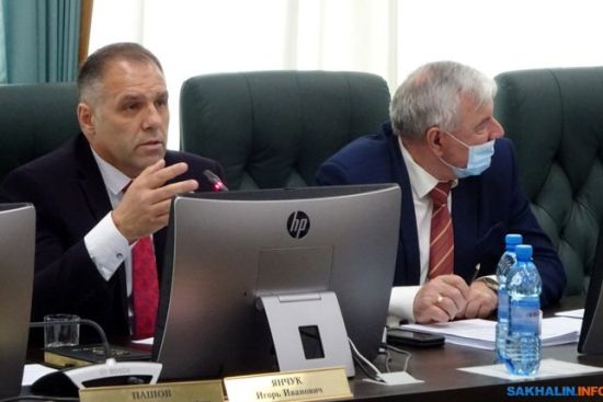 Игорь Янчук (слева)