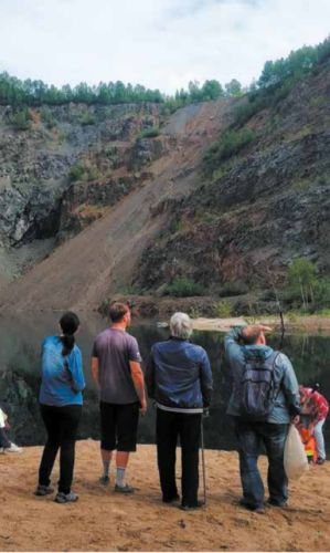 По словам художников, все увиденное обязательно ляжет в основу новых работ «таежных рисунков». Фото ДВК