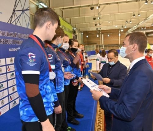 В Хабаровске завершился первый в России детский турнир по кёрлингу. Фото: Вячеслав Реутов