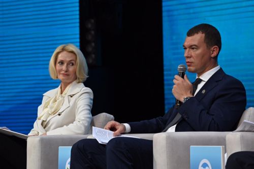 Заместитель председателя правительства РФ Виктория Абрамченко и врио губернатора Хабаровского края Михаил Дегтярев