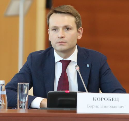 Ректор Дальневосточного федерального университета Борис Николаевич Коробец родился 1 декабря 1982 года