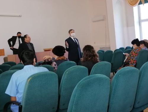 На встречу с медработниками ОГБУЗ «Областная больница» приходил губернатор Гольдштейн