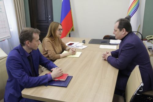 Развитие базового вуза автономии обсудили на встрече губернатора ЕАО Ростислав Гольдштейн и ректора ПГУ имени Шолом-Алейхема Натальей Баженовой