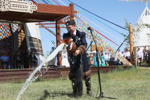 Айсен Николаев