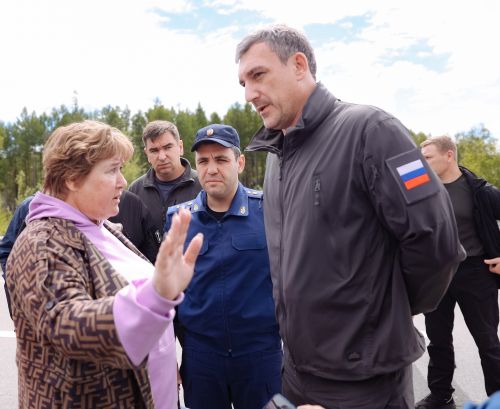 Губернатор Амурской области Василий Орлов вместе с командой правительства посетил подтопленные территории в Зейском и Магдагачинском районе и проверил как организована переправа через перемыв на автомобильной дороге «Зея-Тыгда»