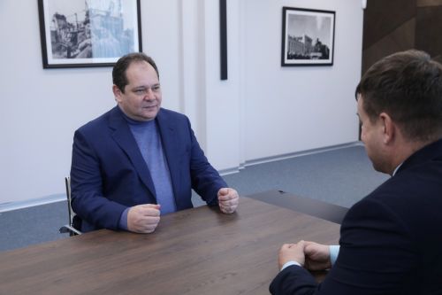 Поддержку военнослужащих, участвующих в СВО, обсудили губернатор ЕАО Ростислав Гольдштейн и руководитель регионального исполкома «Единой России» Антон Акимов