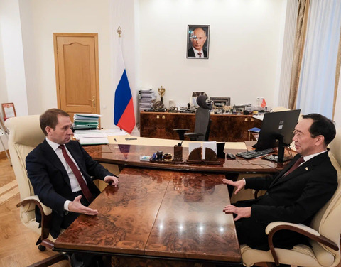 Рабочая встреча главы Якутии Айсена Николаева с министром природных ресурсов и экологии России Александром Козловым