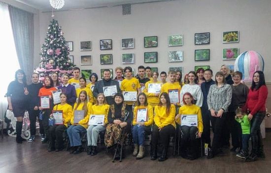 В честь Дня добровольца в РДК Ванино состоялось чествование волонтеров, собравшихся на эту искрометную встречу со всего Ванинского района