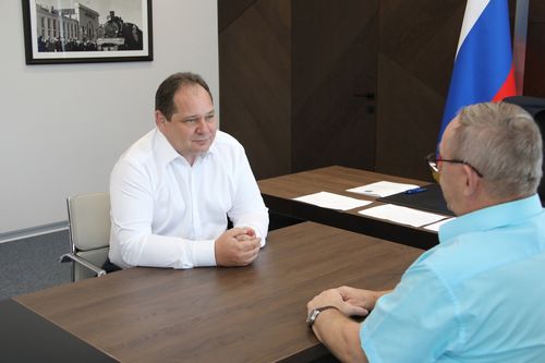 Губернатор ЕАО Ростислав Гольдштейн провел рабочую встречу с депутатом Законодательного собрания ЕАО Владимиром Дудиным