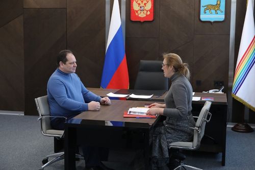 Губернатор ЕАО Ростислав Гольдштейн провел рабочую встречу с председателем Избирательной комиссии ЕАО Ольгой Бабий