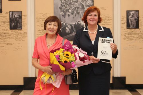 Главный редактор журнала Александра Николашина и директор ДВГНБ (учредитель) Татьяна Якуба.