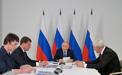 Совещание по вопросам реализации мастер-плана развития Магадана (в режиме видеоконференции). Фото: Алексей Никольский, РИА «Новости»