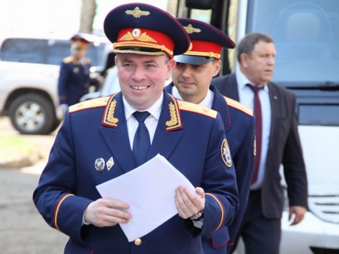 Следователей приехал поздравить руководитель СУ СКР по Хабаровскому краю Кирилл Левит.