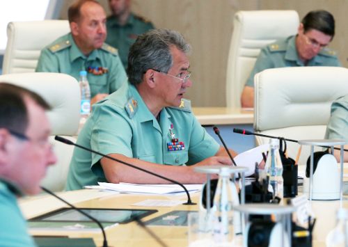 Сергей Шойгу ведет совещание