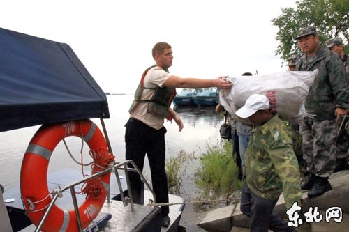 Для борьбы с наводнением Китай отправил в Россию 220 тысяч мешков