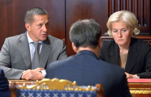 Заместитель председателя правительства - полномочный представитель Президента РФ в Дальневосточном федеральном округе Юрий Трутнев и заместитель председателя правительства Ольга Голодец. Фото пресс-службы Правительства РФ.