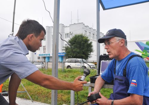 Начальник отдела эксплуатации беспилотных летательных аппаратов отряда «Центроспас» Михаил Сысоев дает интервью