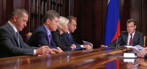 С заместителями Председателя Правительства Юрием Трутневым, Дмитрием Козаком, Ольгой Голодец и Игорем Шуваловым - премьер-министр Дмитрий Медведев.