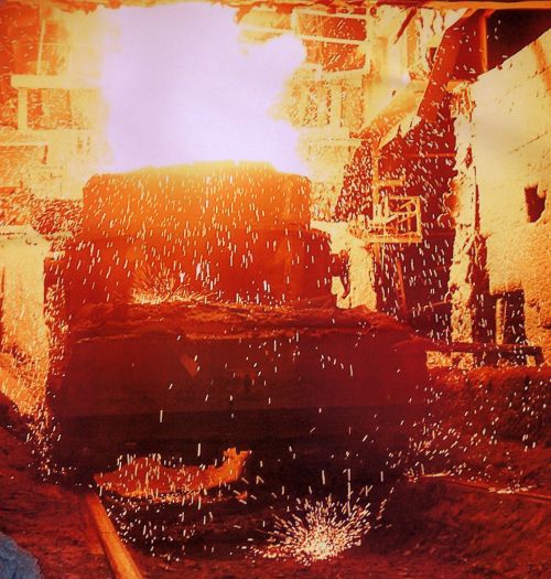 После месячного простоя ОАО «Амурметалл» возобновил работу. В августе прибыль от реализации продукции составила 112 млн руб. Таким образом убыток, накопленный в первом полугодии, снижен на треть. По итогам сентября металлурги ожидают прибыль не менее 30 млн руб. Фото Сергея Балбашова.