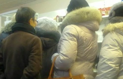 Чтобы успокоить недовольных покупателей, пришлось вызывать полицию