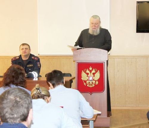 Для инспекторов дорожного движения представители духовной Епархии провели занятия