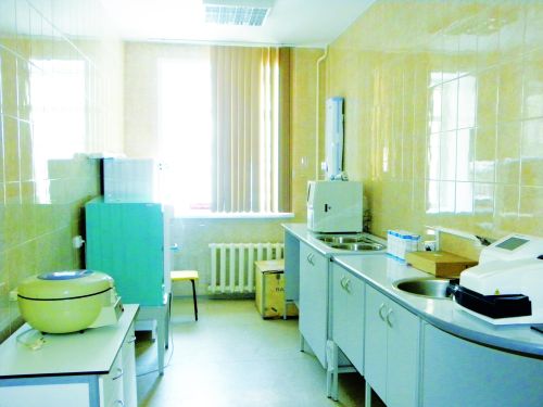 Лаборатория в областной больнице по прежнему не работает.