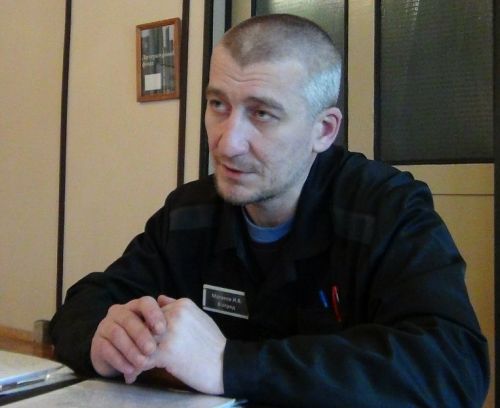 Игорь Матвеев. Фото Вячеслава Башкова в библиотеке ИК-13 в Нижнем Тагиле.