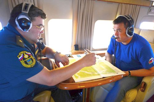 Губернатор Миклушевский - справа