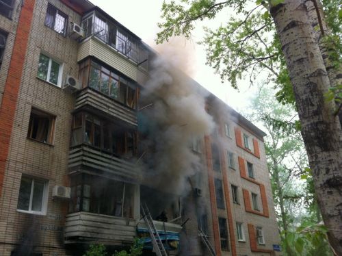 С места события - на ул. Даниловского, 14-а в Хабаровске