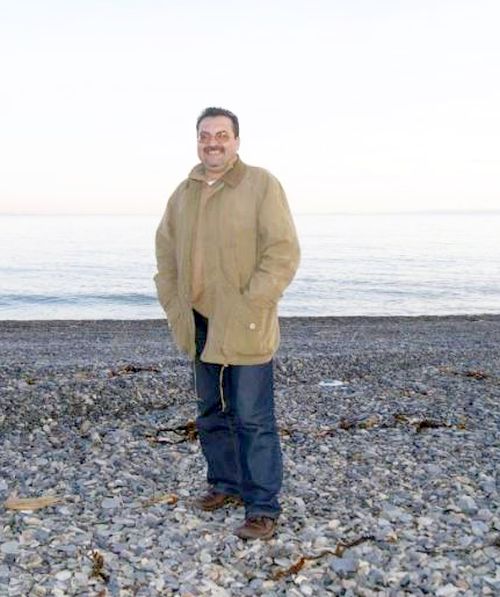 Валерий Почекунин на берегу Охотского моря.