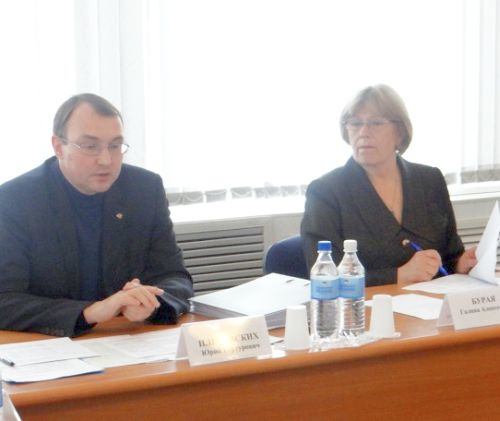 Юрий Плесовских (председатель краевой палаты) и Галина Бурая перешли во второй созыв.