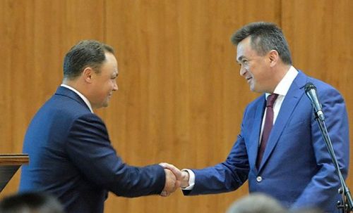 Мэр Владивостока Игорь Пушкарев и губернатор Приморья Владимир Миклушевский (слева направо).
