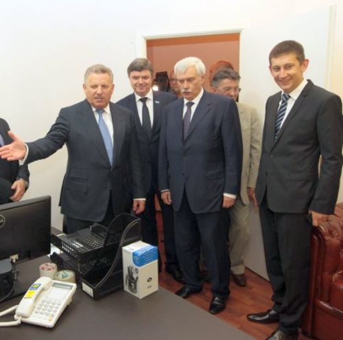 Открытие представительства Хабаровского края в Питере. Крайний справа - советник губернатора Вячеслава Шпорта - Павел Сарычев